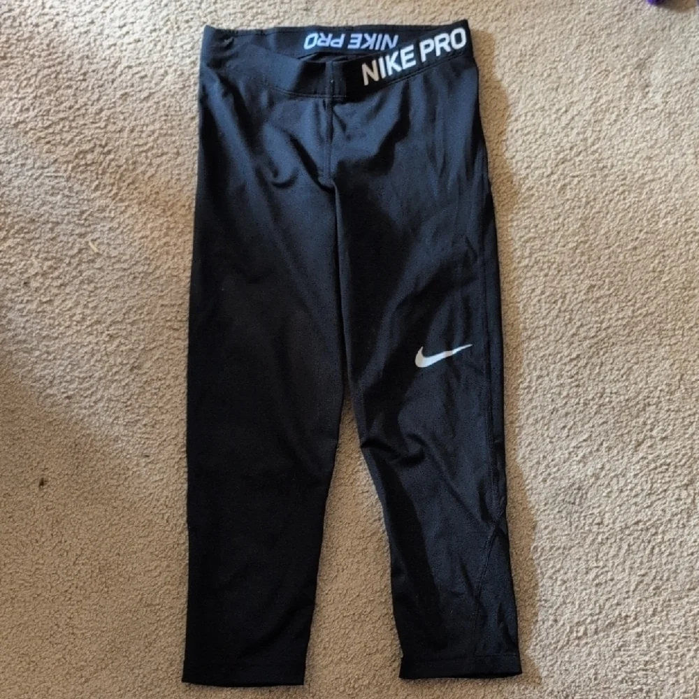 Nike Pro Black Capri Athletic Workout Leggings Size Small